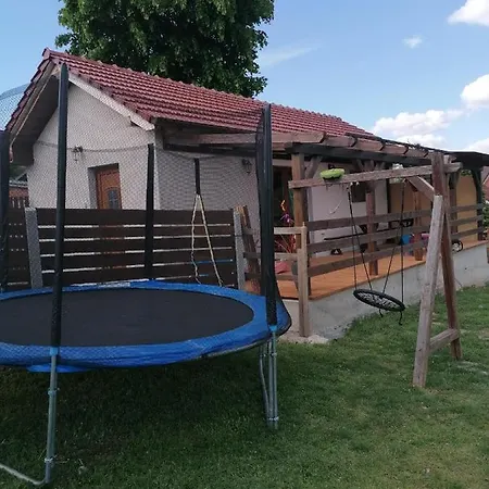 Chaloupka U Montyho Hébergement de vacances *