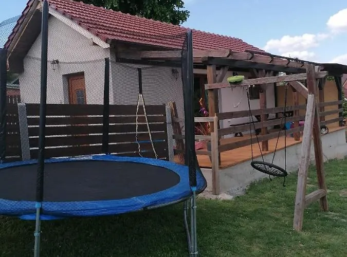 Chaloupka U Montyho Feriehus *
